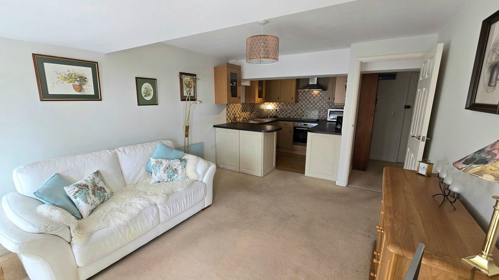 Property photo 2 of 22