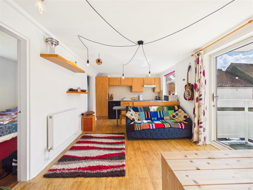 Property photo 2 of 13 Cam05193G0-Pr0139-Still007.Jpg