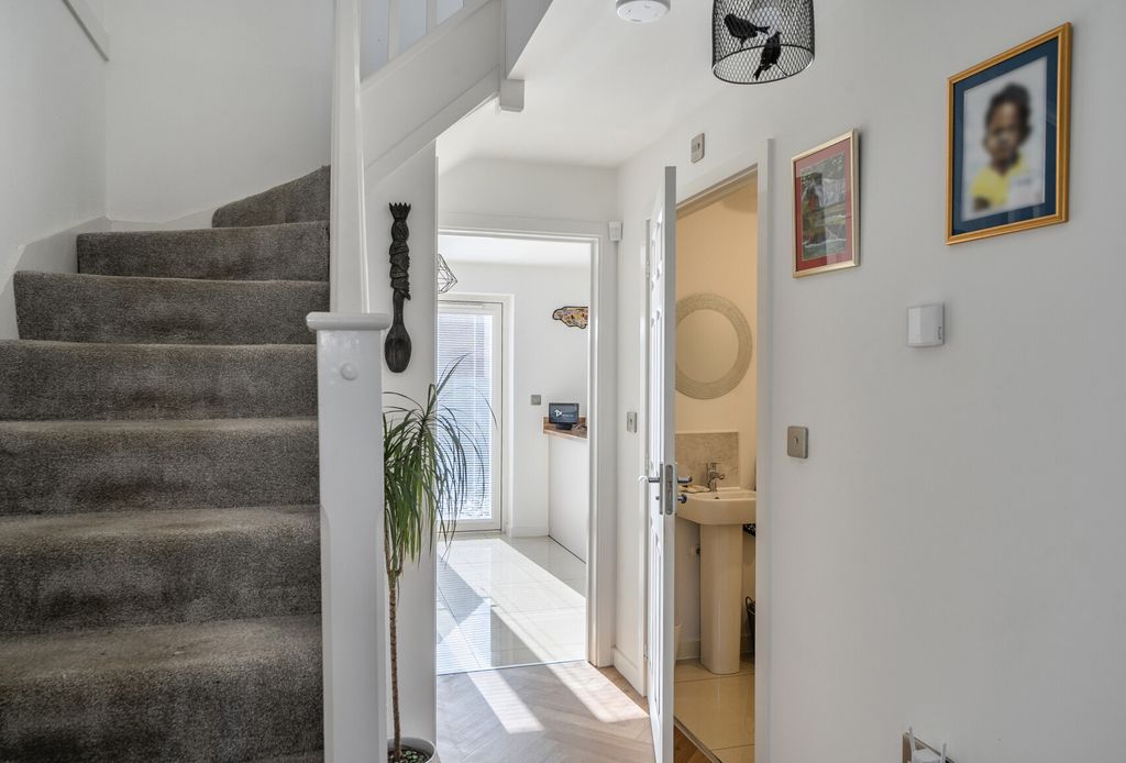 Property photo 2 of 20 1456784-12-6A0214...