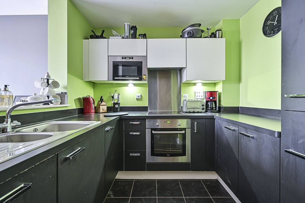 Property photo 1 of 9