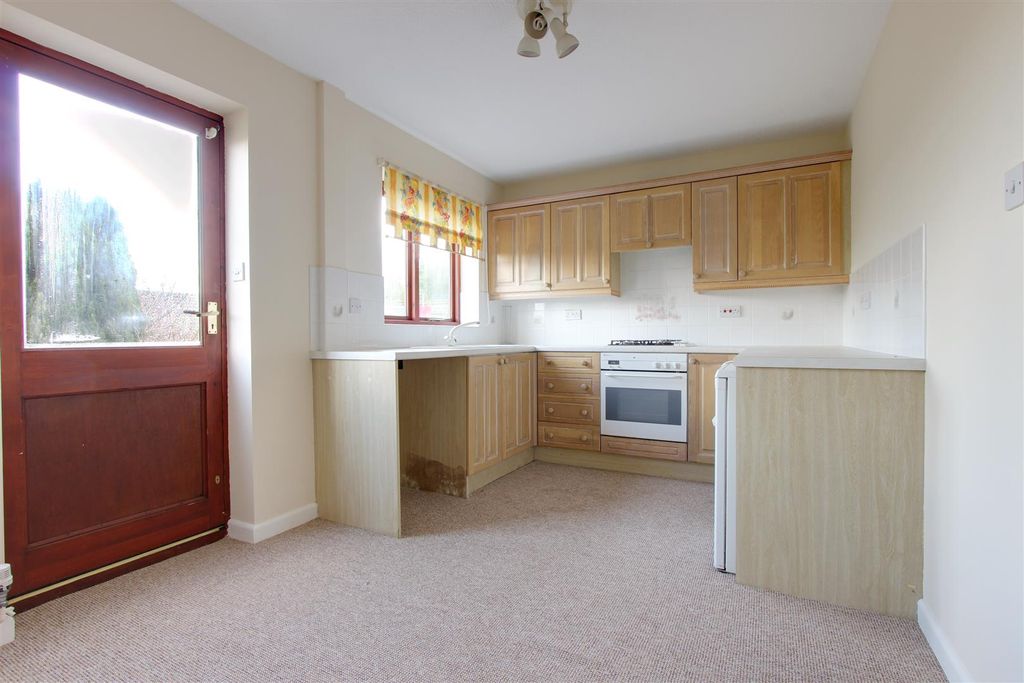 Property photo 3 of 9 Kitchen