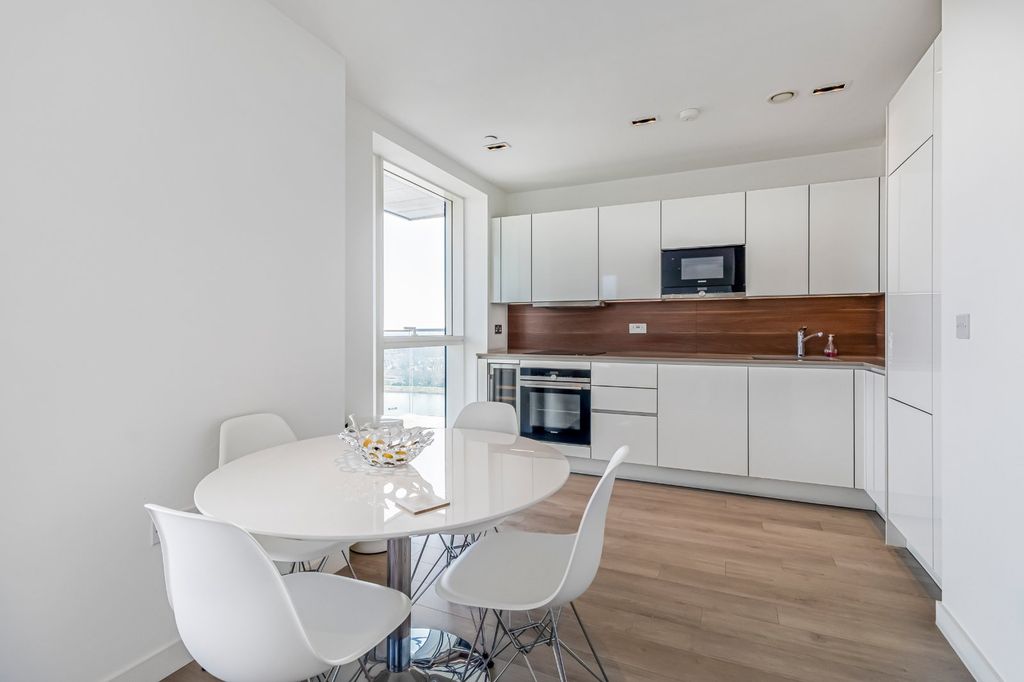 Property photo 2 of 32 Picture No. 27