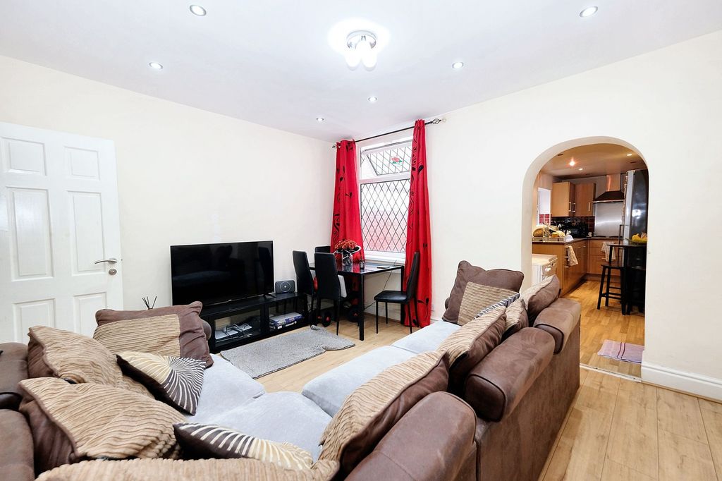 Property photo 2 of 17