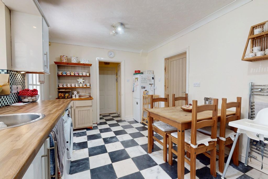 Property photo 2 of 24 4936831