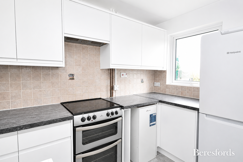 Property photo 3 of 8 Kitchen