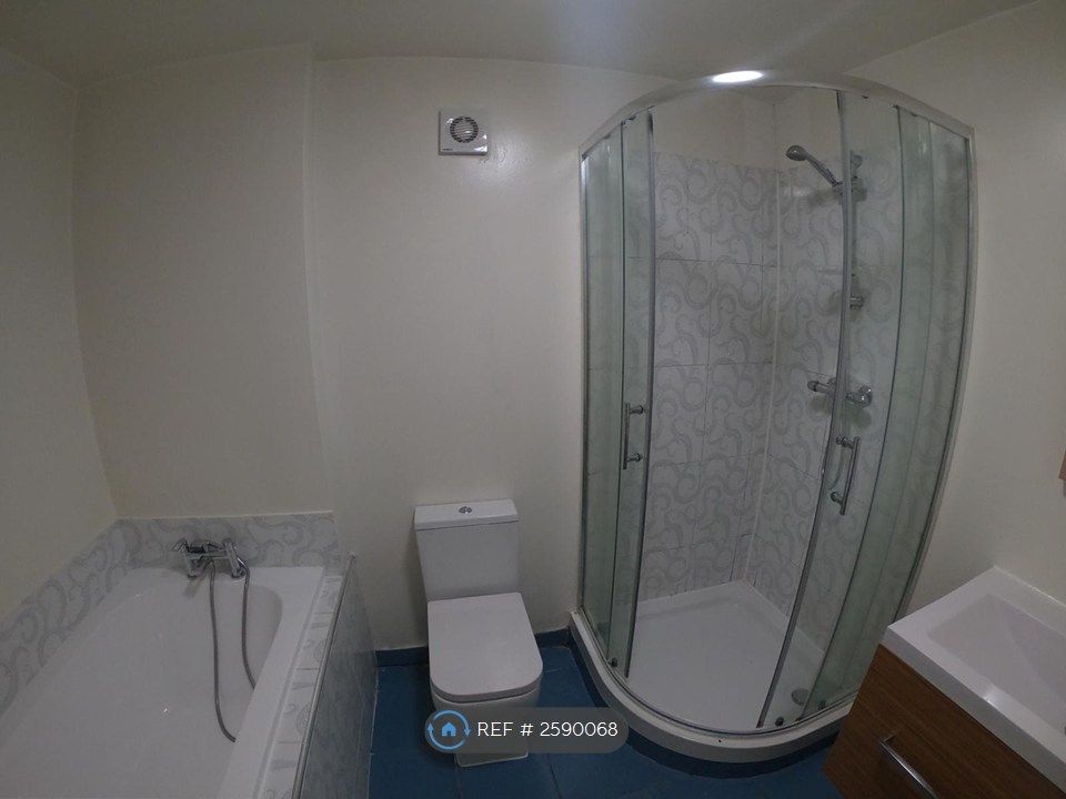 Property photo 3 of 7 Bathroom 1