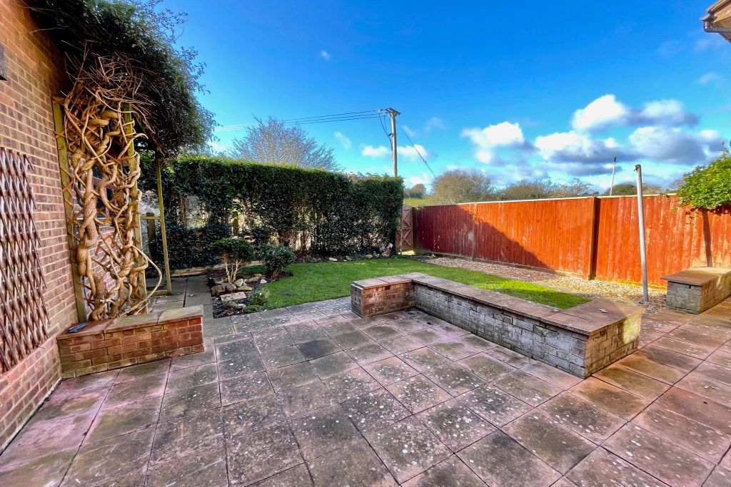 Property photo 3 of 12 Garden