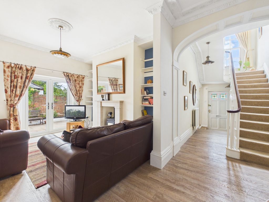 Property photo 2 of 28 Knutsford Lane