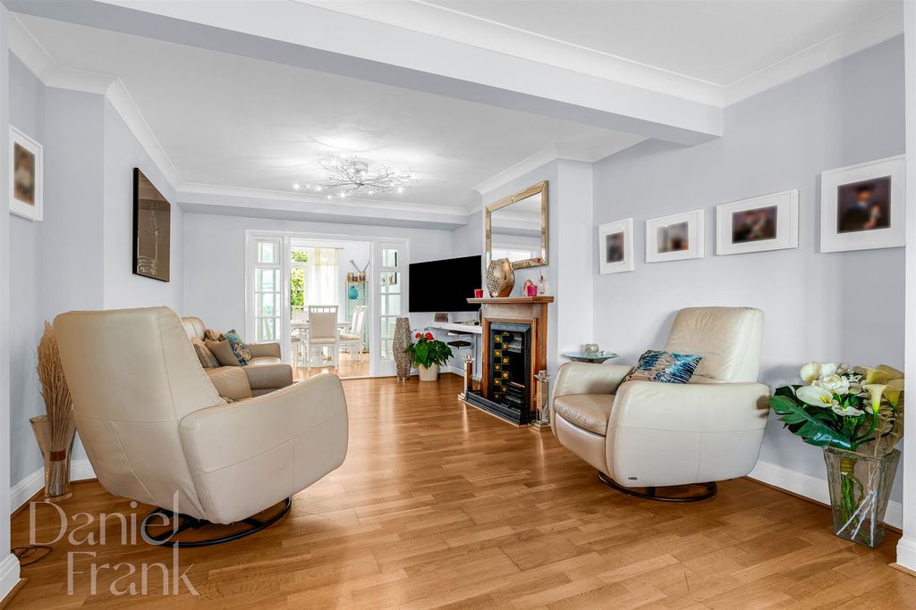 Property photo 2 of 27