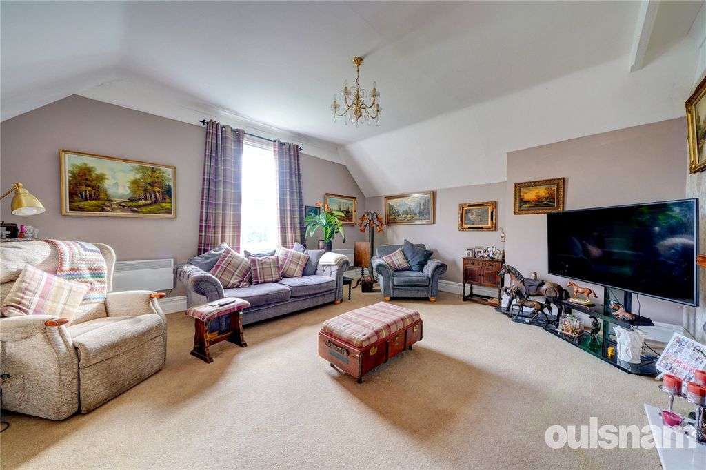 Property photo 2 of 33 Picture No. 15