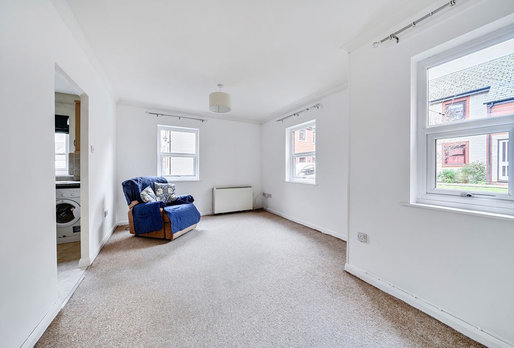 Property photo 2 of 8 Sitting Room