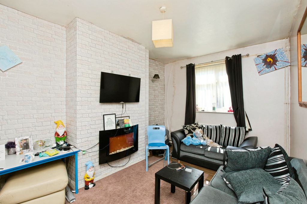 Property photo 2 of 17