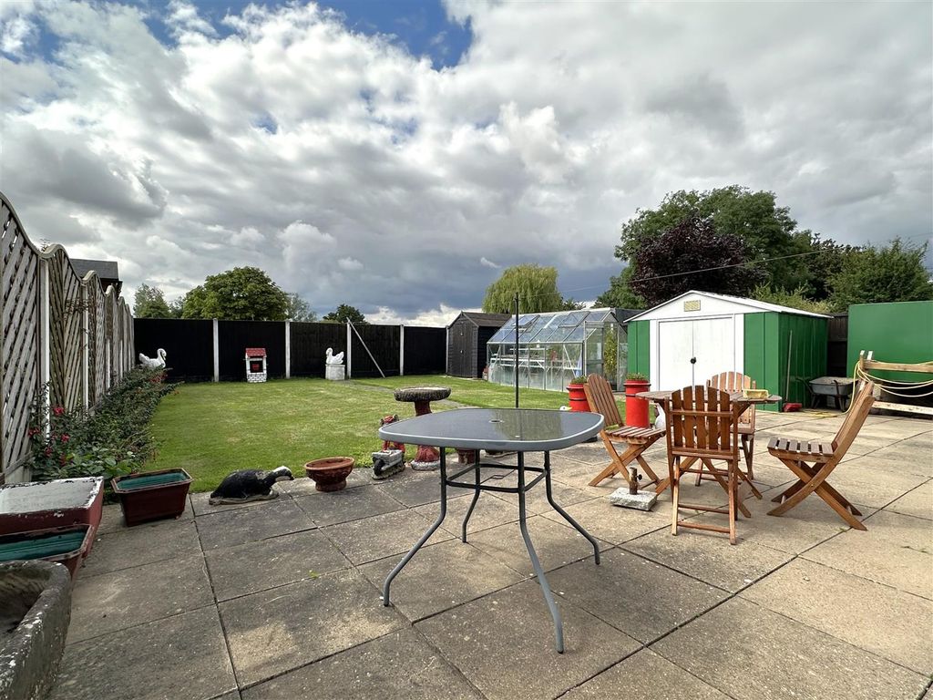 Property photo 3 of 20 Generous Rear Garden 607