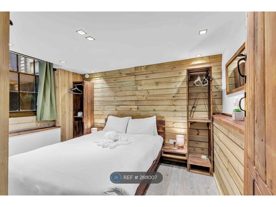 Property photo 3 of 10 Bedroom With Double Bed