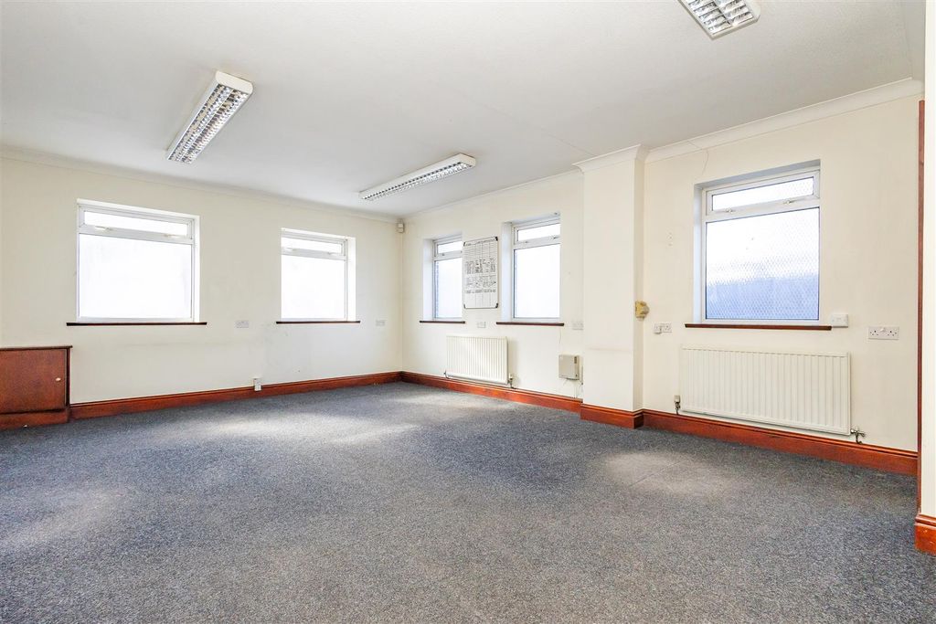 Property photo 2 of 11 Office One