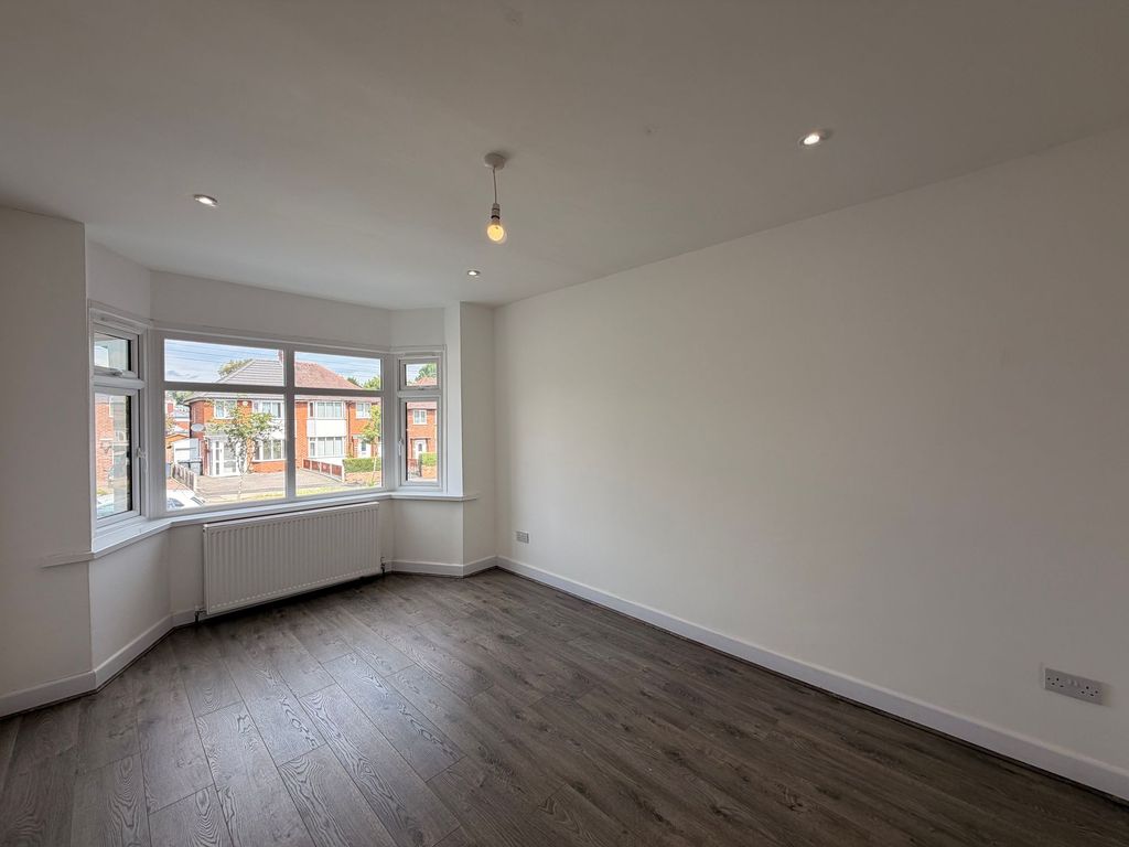 Property photo 2 of 28