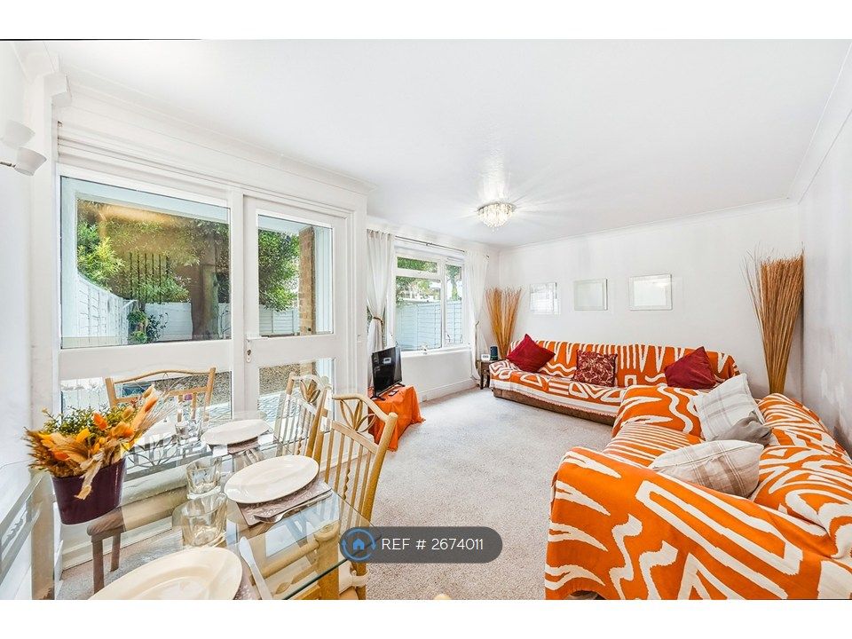 Property photo 3 of 24 Ground Floor Living Room