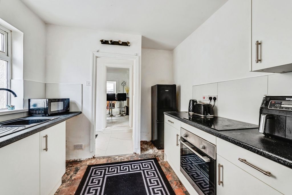 Property photo 1 of 11 Pbox-Img.Jpg
