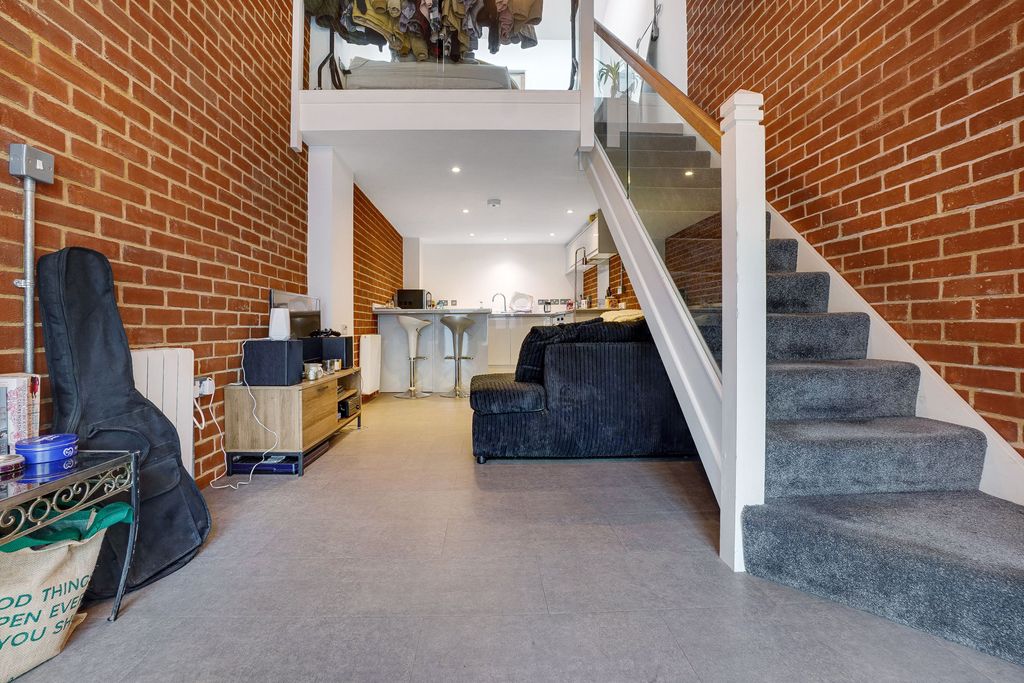 Property photo 1 of 8 1 Bedroom Apartment For Rent