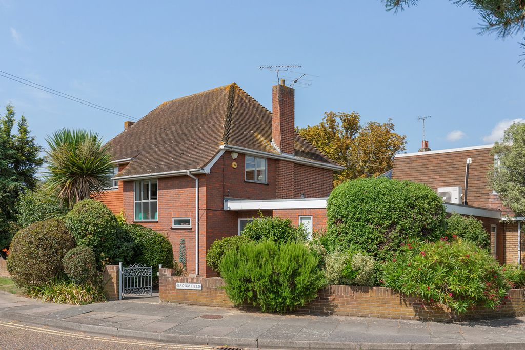 Property photo 1 of 28