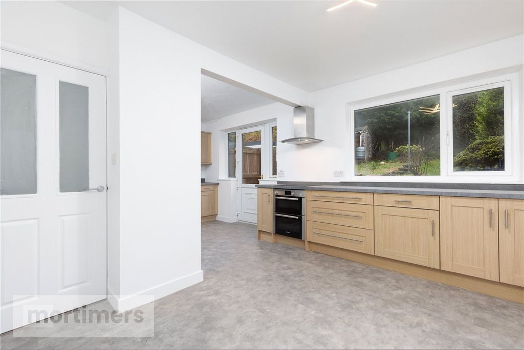 Property photo 2 of 21 Kitchen