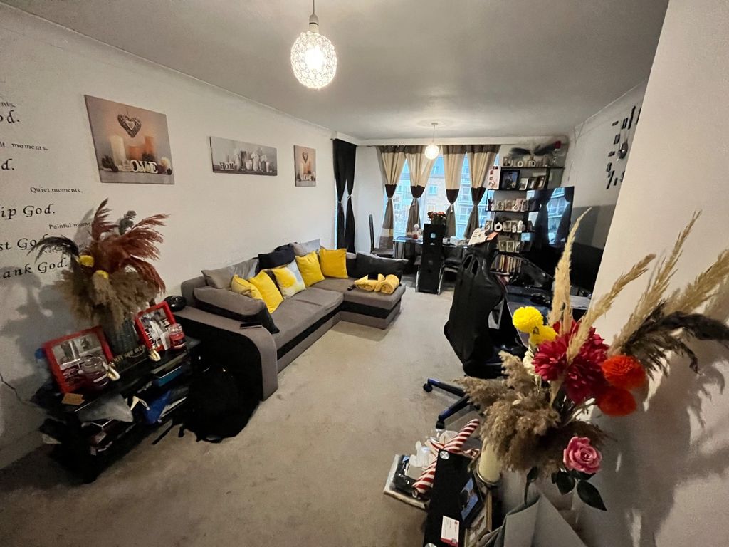 Property photo 2 of 8 4682241