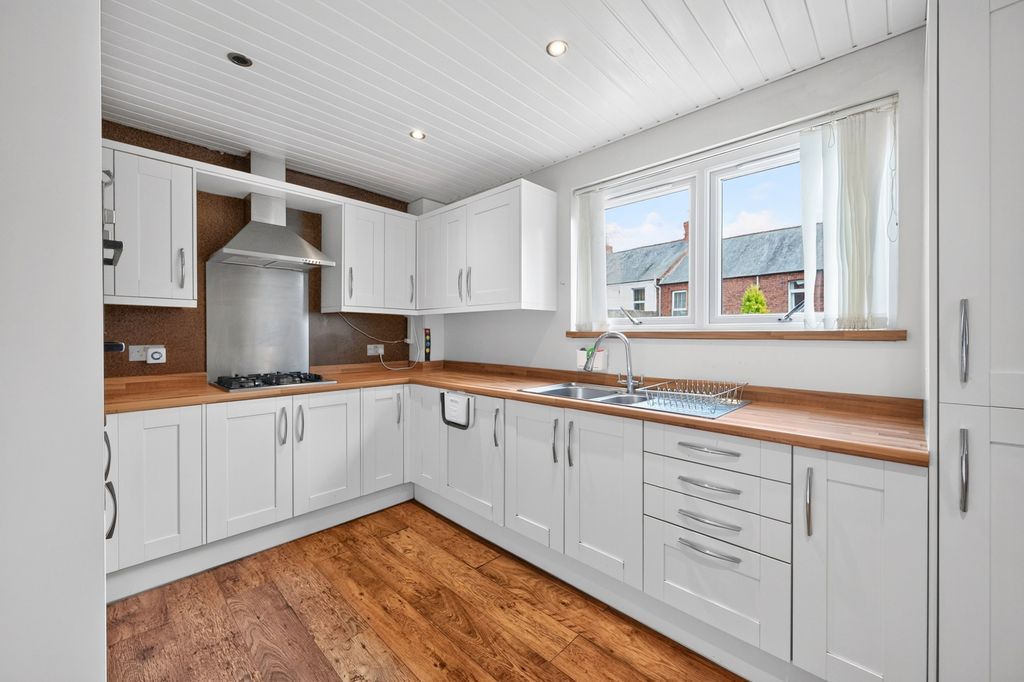Property photo 2 of 19 Kitchen