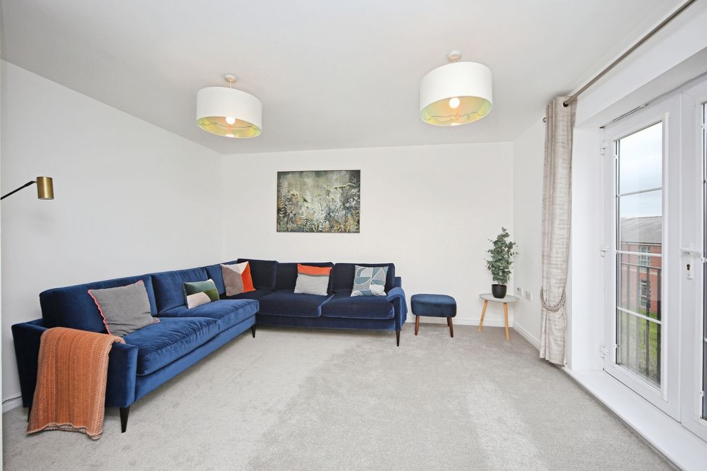 Property photo 1 of 15 Lounge