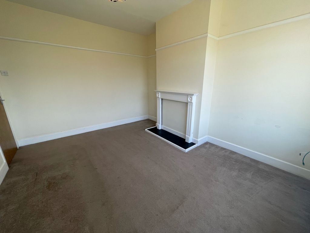 Property photo 3 of 12 Lounge