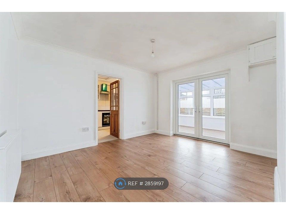 Property photo 3 of 19 Living Room