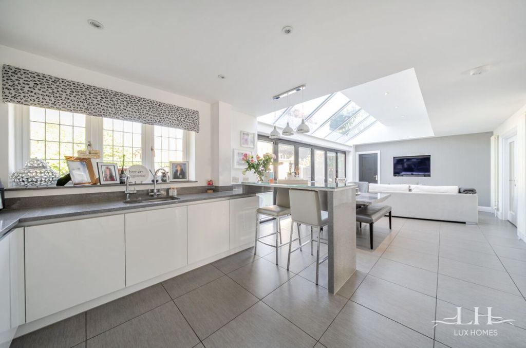 Property photo 3 of 21