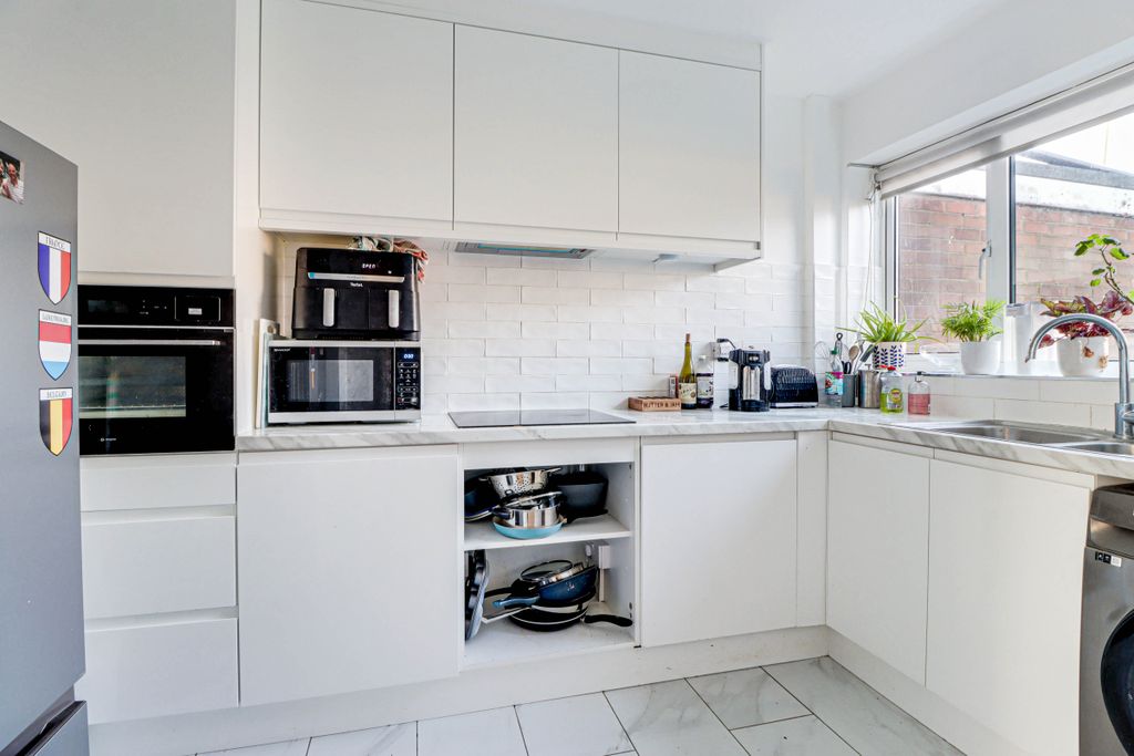 Property photo 3 of 14 Img3654Img3656