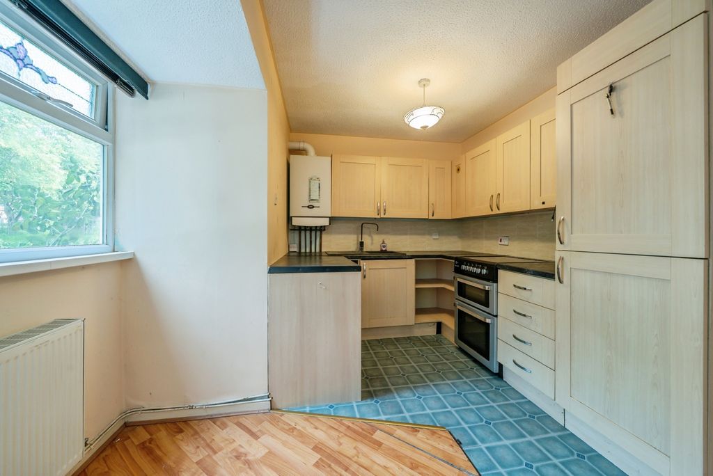 Property photo 2 of 10 Kitchen