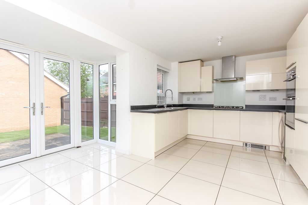 Property photo 2 of 21 Kitchen/Dining Room