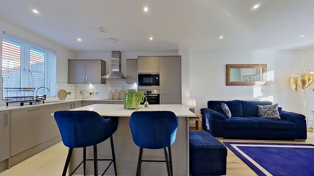 Property photo 1 of 29