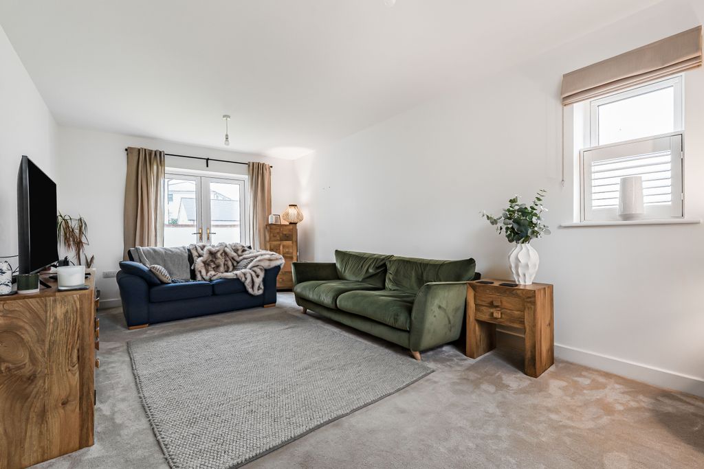 Property photo 3 of 25 Living Room