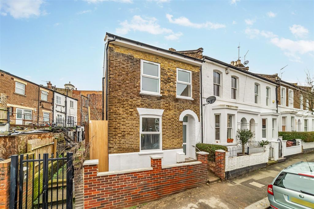 Property photo 2 of 17