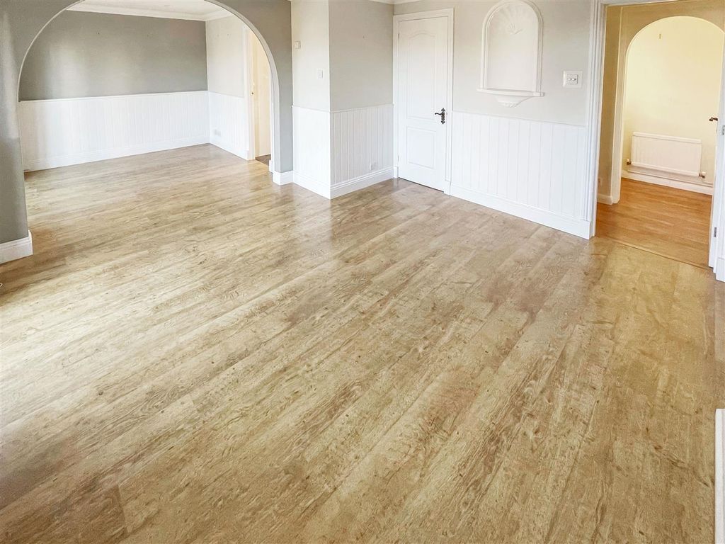 Property photo 3 of 15 19.Jpg