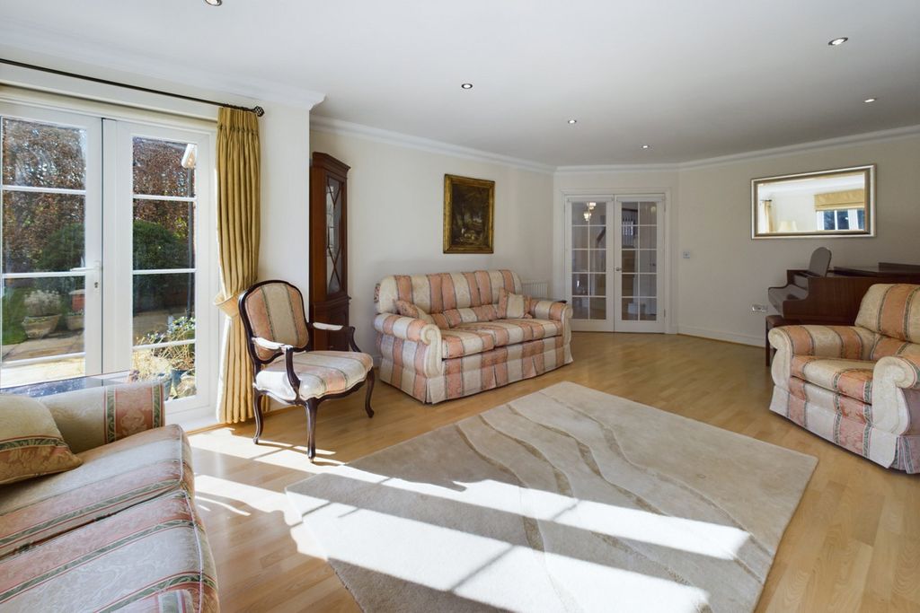 Property photo 2 of 27