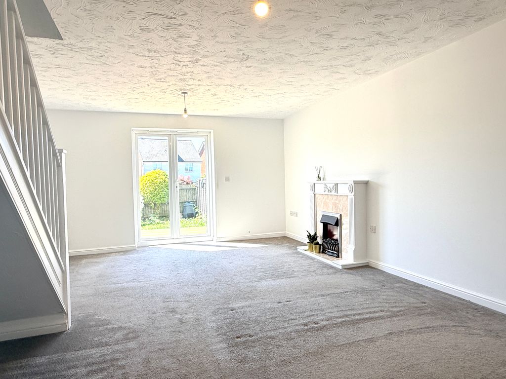 Property photo 3 of 15 Lounge