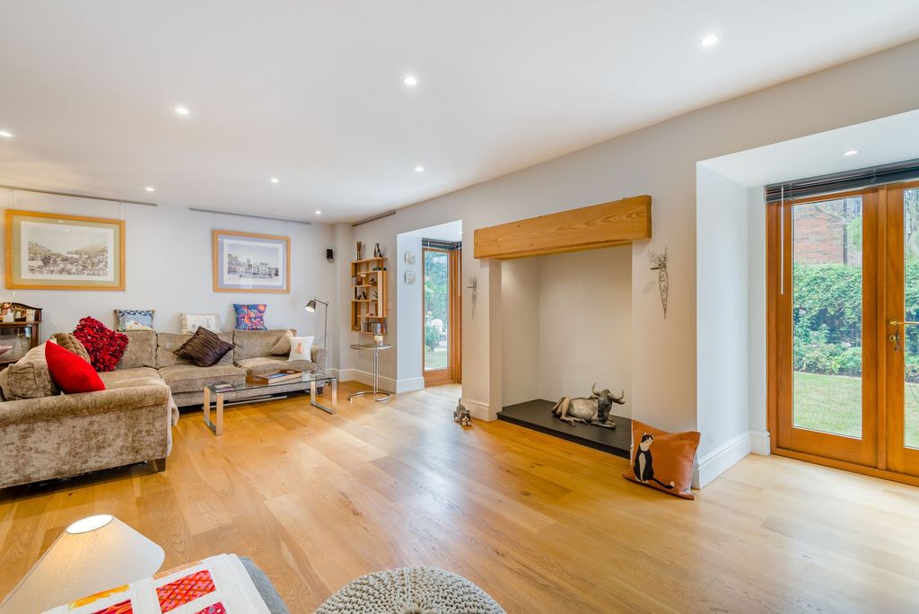 Property photo 2 of 34