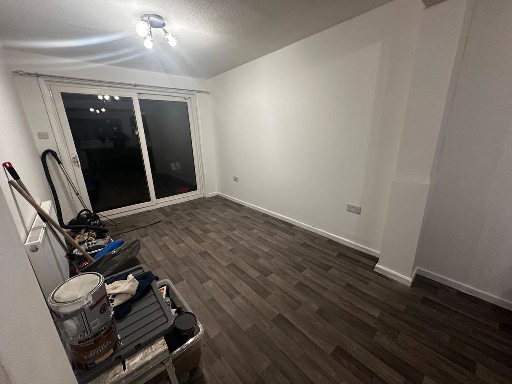 Property photo 2 of 7 Living Room