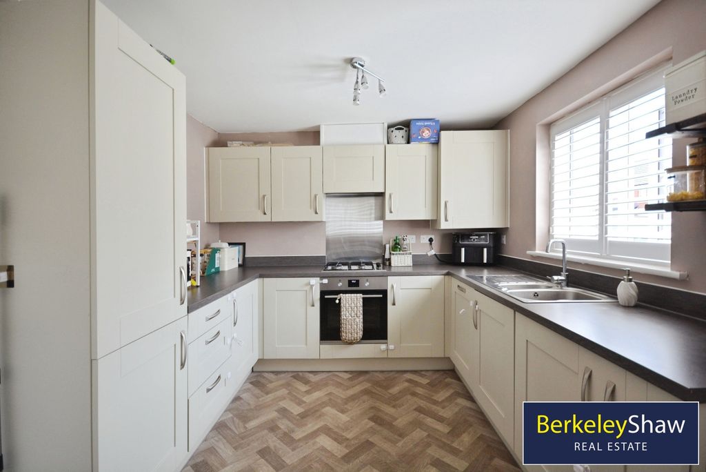 Property photo 2 of 16 Pbox-Img.Jpg