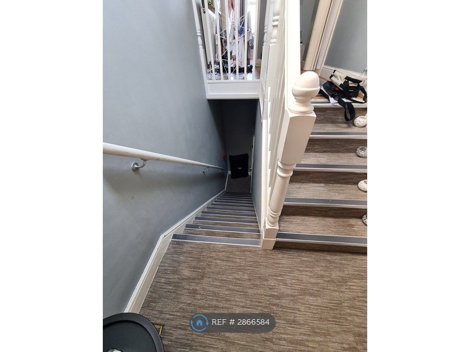 Property photo 3 of 10 Landing