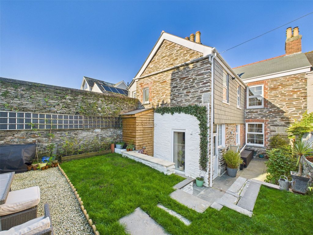 Property photo 2 of 27 Picture No. 12