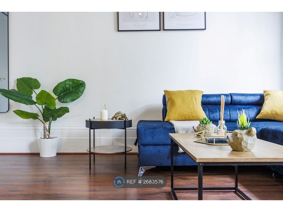 Property photo 2 of 23 Front Room