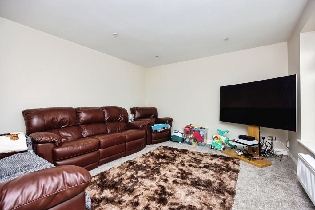 Property photo 3 of 17 Photo