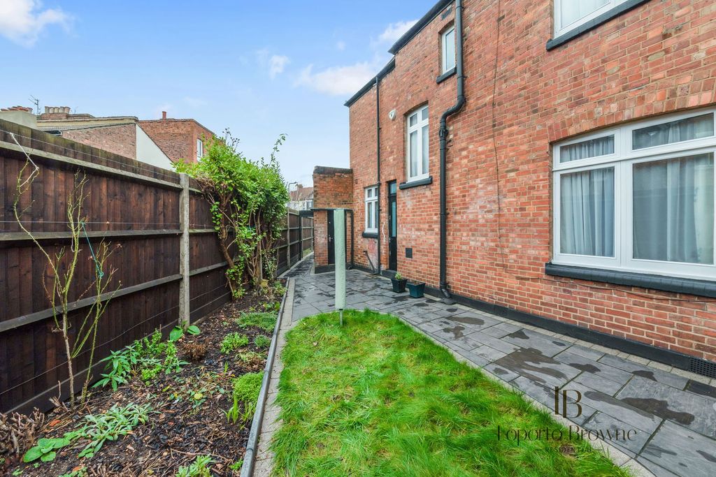 Property photo 2 of 24