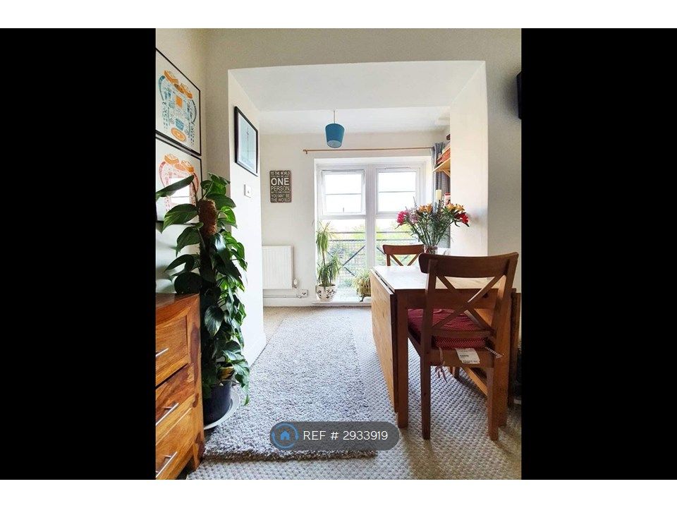 Property photo 3 of 23 Bright And Spacious Dining Area