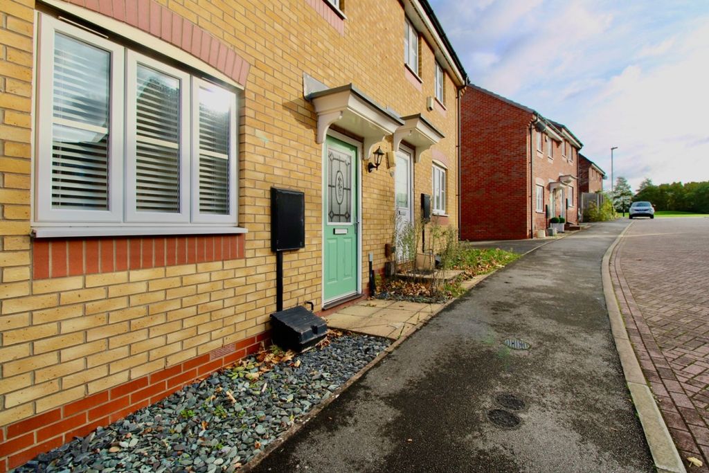 Property photo 2 of 21 Front Of House